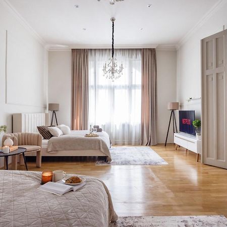 Timeless Elegant Apartment By Opera House Βουδαπέστη Εξωτερικό φωτογραφία
