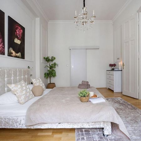 Timeless Elegant Apartment By Opera House Βουδαπέστη Εξωτερικό φωτογραφία