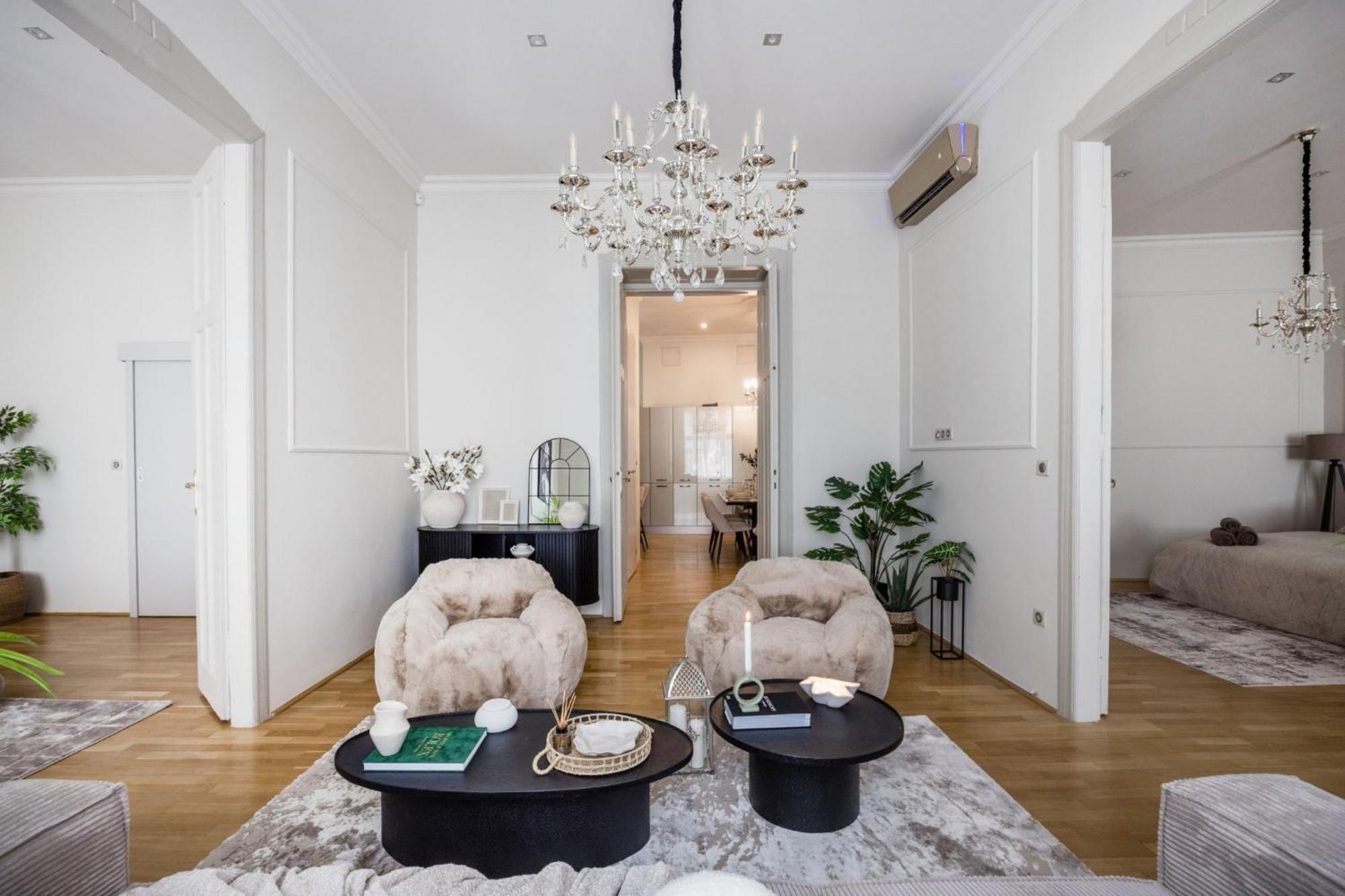 Timeless Elegant Apartment By Opera House Βουδαπέστη Εξωτερικό φωτογραφία