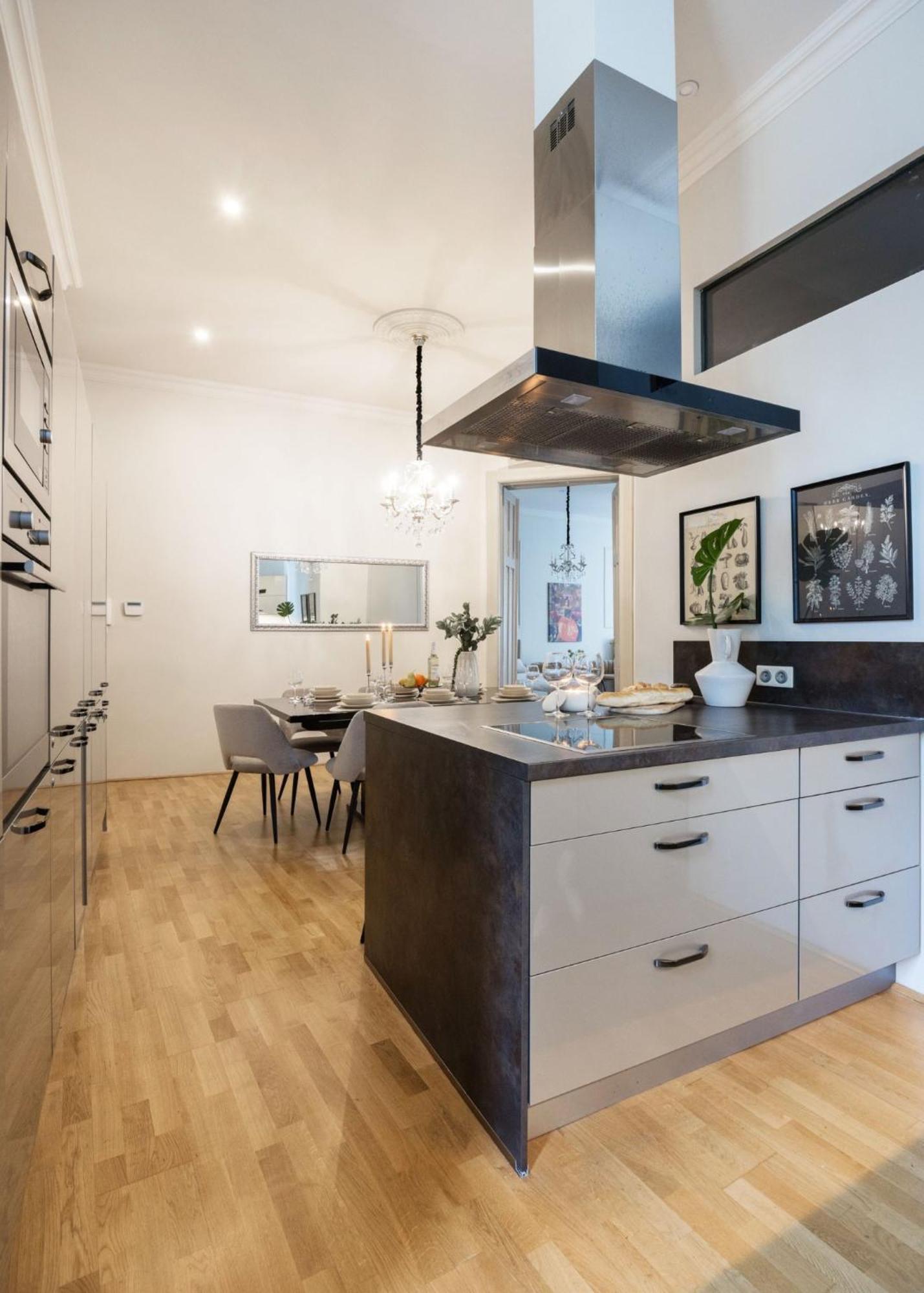 Timeless Elegant Apartment By Opera House Βουδαπέστη Εξωτερικό φωτογραφία
